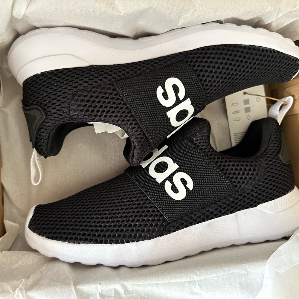 Boys Adidas Size 3 Pull On Sneakers in Black and White.